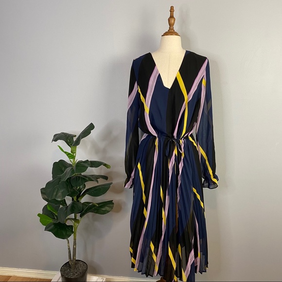 Anthropologie Dress Pleated Bottom Half Size M - Picture 3 of 8